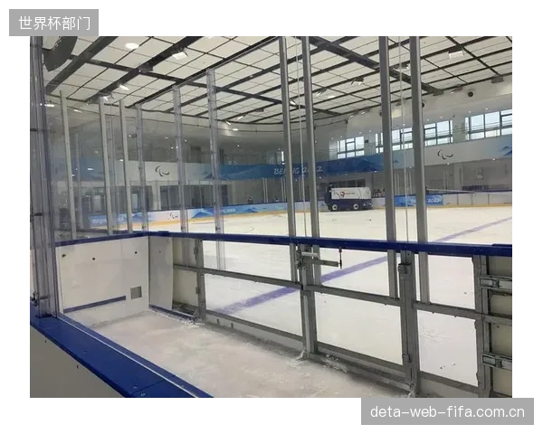 冰雪之星”通过模块化高密度海绵防护墙，实现短道速滑与冰球模式的一小时快速切换，极大优化了场馆运营效率